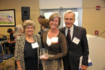Leslie Boyer, MD, is flanked by her mother, Georgie Boyer, MD, and father, Jack Boyer, MD, at the College of Medicine – Tucson’s Innovation Day in 2013.