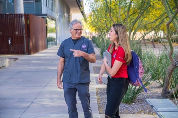 Photo of Jonathan Cartsonis, MD, the College of Medicine – Phoenix’s Rural Health Professions Program director, chats on campus with a student who completed the Rural Health Longitudinal Integrated Clerkship in Payson, Arizona, last year.